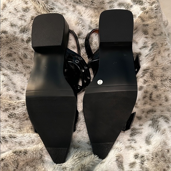 Stylish Black Women's Shoes with Buckle Detail - Picture 5 of 6